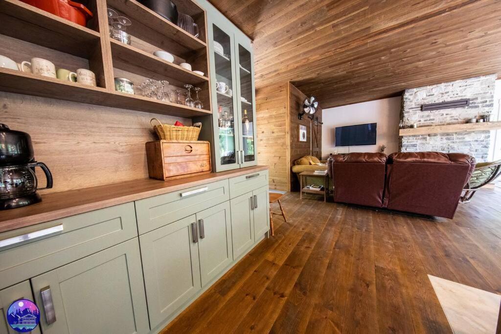 Deschamps- Spa- Chien Accepte- Nature- Estrie Chalet Mansonville
