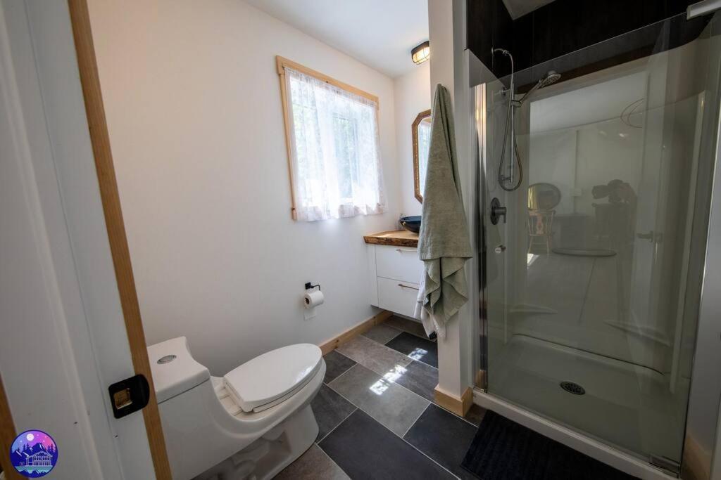 Deschamps- Spa- Chien Accepte- Nature- Estrie Chalet