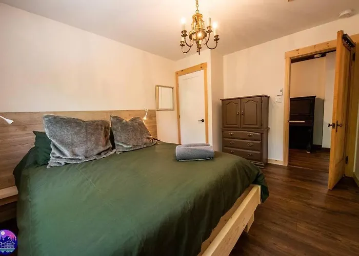 Chalet Deschamps- Spa- Chien Accepte- Nature- Estrie