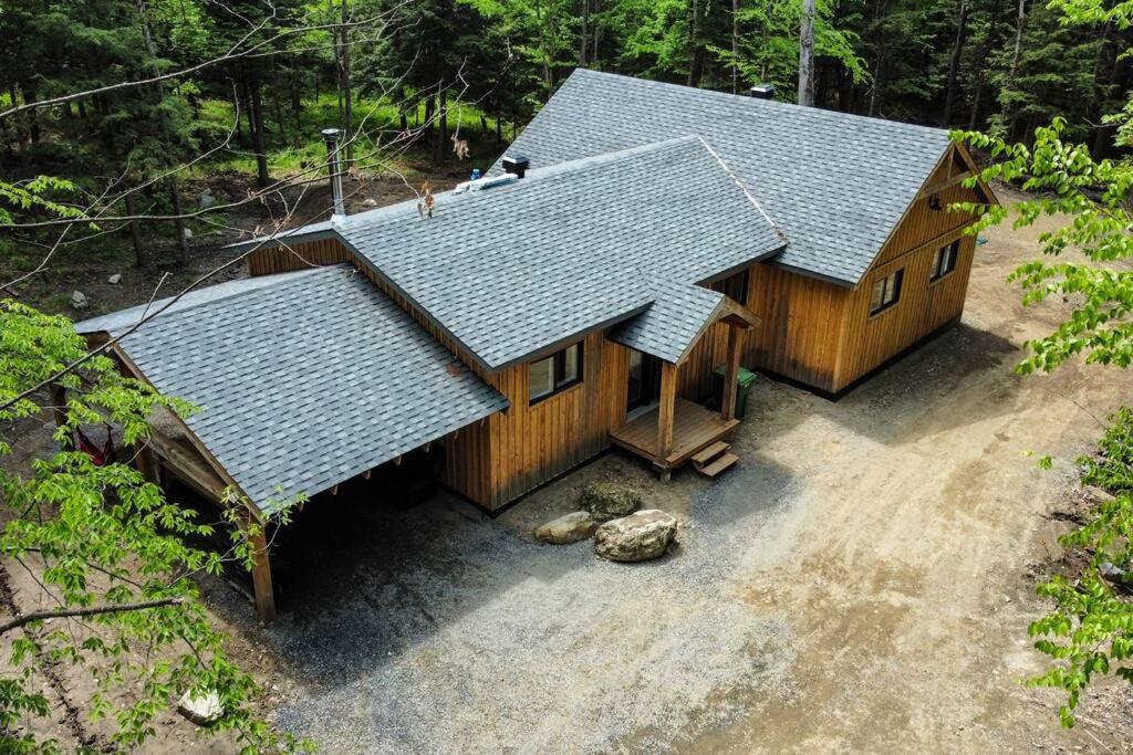 Deschamps- Spa- Chien Accepte- Nature- Estrie Chalet