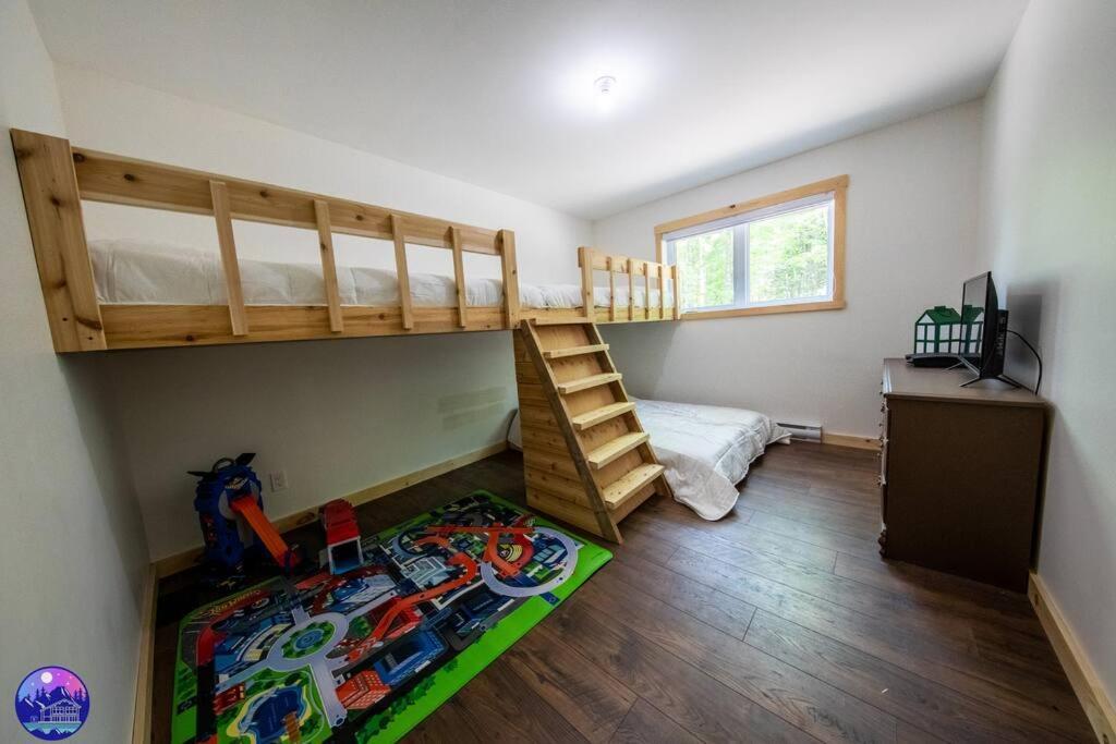 Deschamps- Spa- Chien Accepte- Nature- Estrie Chalet