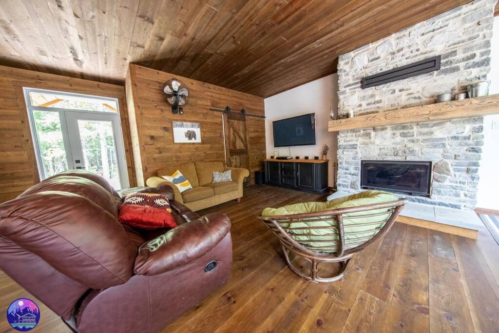 Deschamps- Spa- Chien Accepte- Nature- Estrie Chalet
