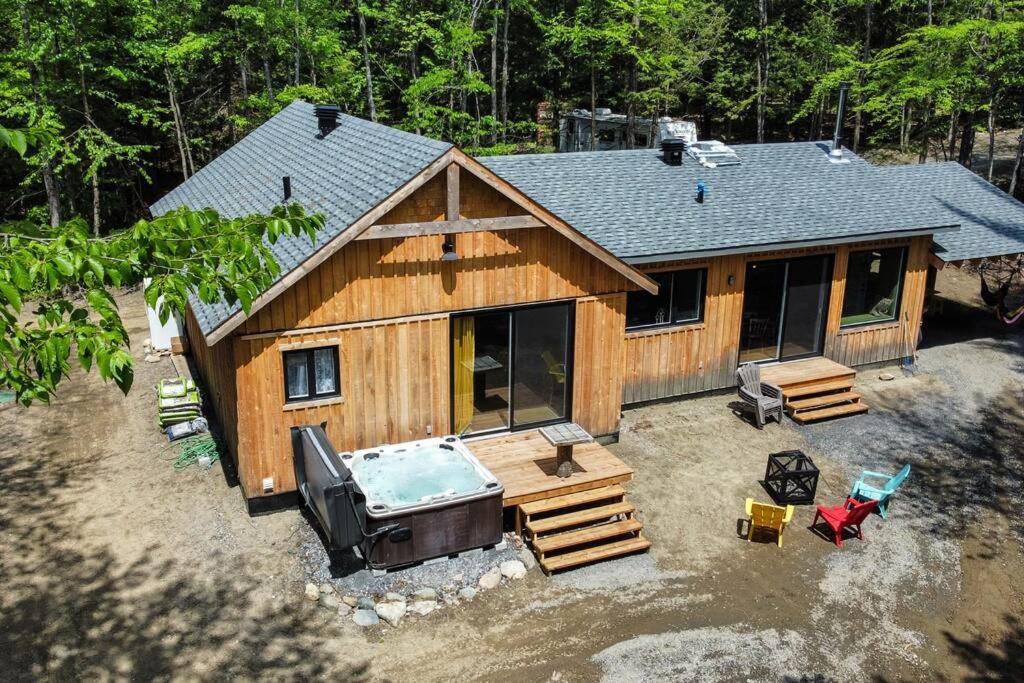 Deschamps- Spa- Chien Accepte- Nature- Estrie Chalet Mansonville