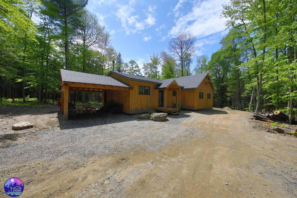 Chalet Deschamps- Spa- Chien Accepte- Nature- Estrie