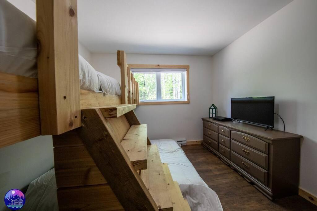 Deschamps- Spa- Chien Accepte- Nature- Estrie Chalet
