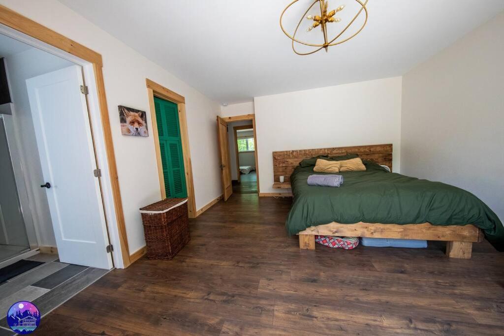 Chalet Deschamps- Spa- Chien Accepte- Nature- Estrie