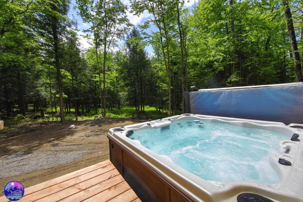 Chalet Deschamps- Spa- Chien Accepte- Nature- Estrie Mansonville