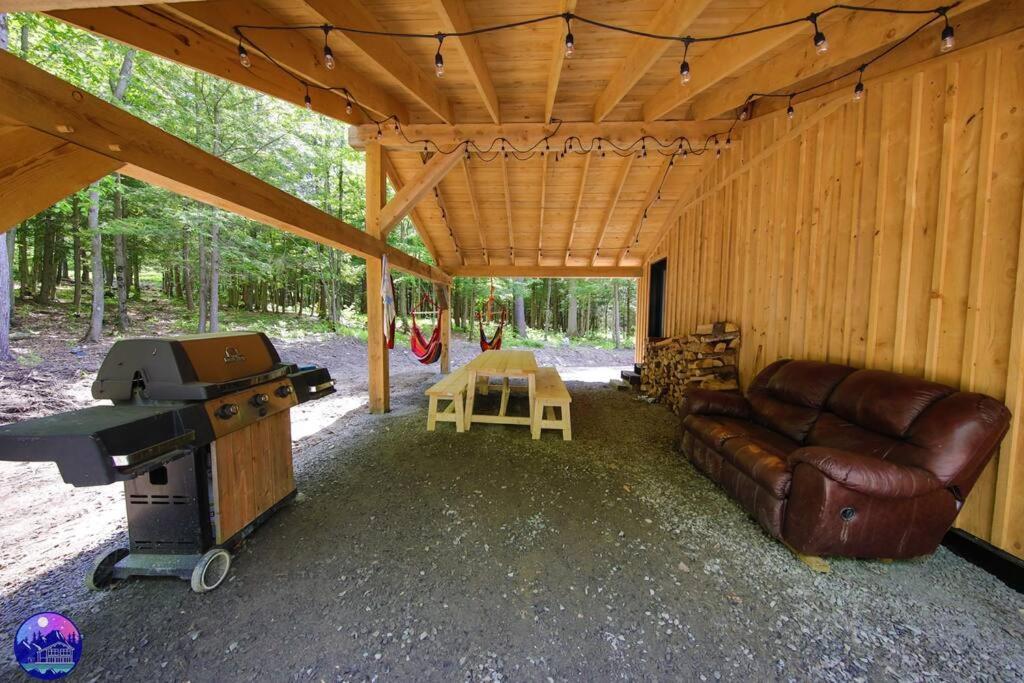 Deschamps- Spa- Chien Accepte- Nature- Estrie Chalet *