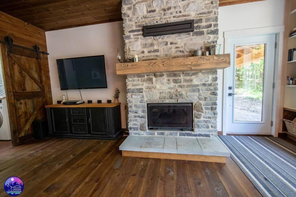 Chalet Deschamps- Spa- Chien Accepte- Nature- Estrie *